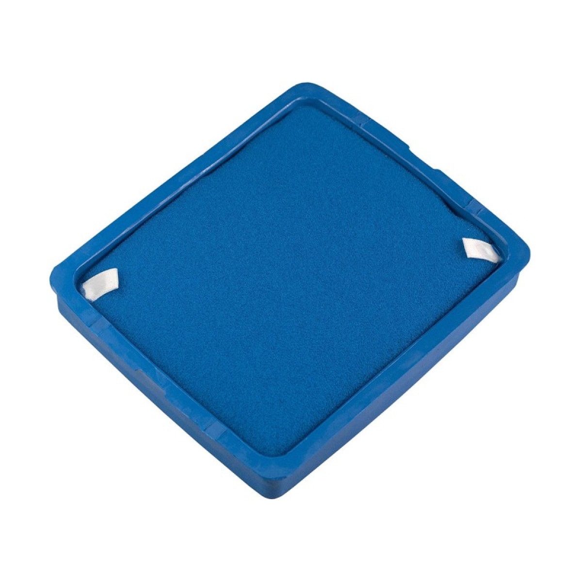 Niebieska prostokątna poduszka z tuszem z białymi zakładkami narożnymi. W niebieskiej tacy.