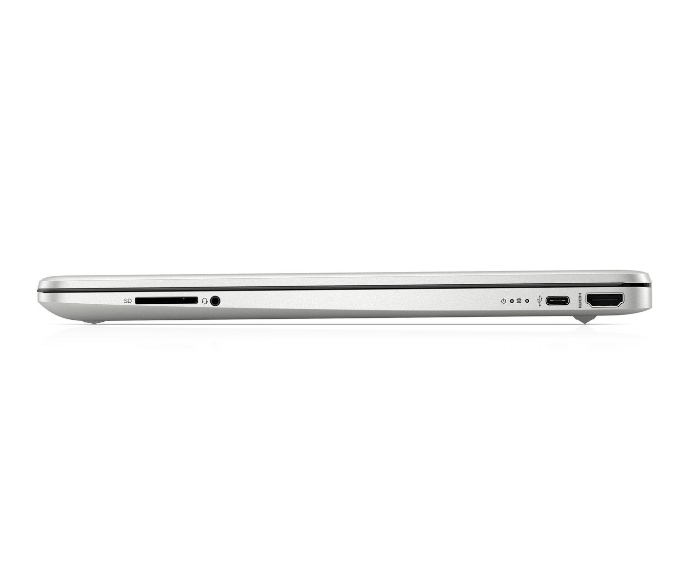 Vista lateral de una laptop plateada. Tiene una ranura para tarjeta SD, conector para auriculares, puertos USB y HDMI.