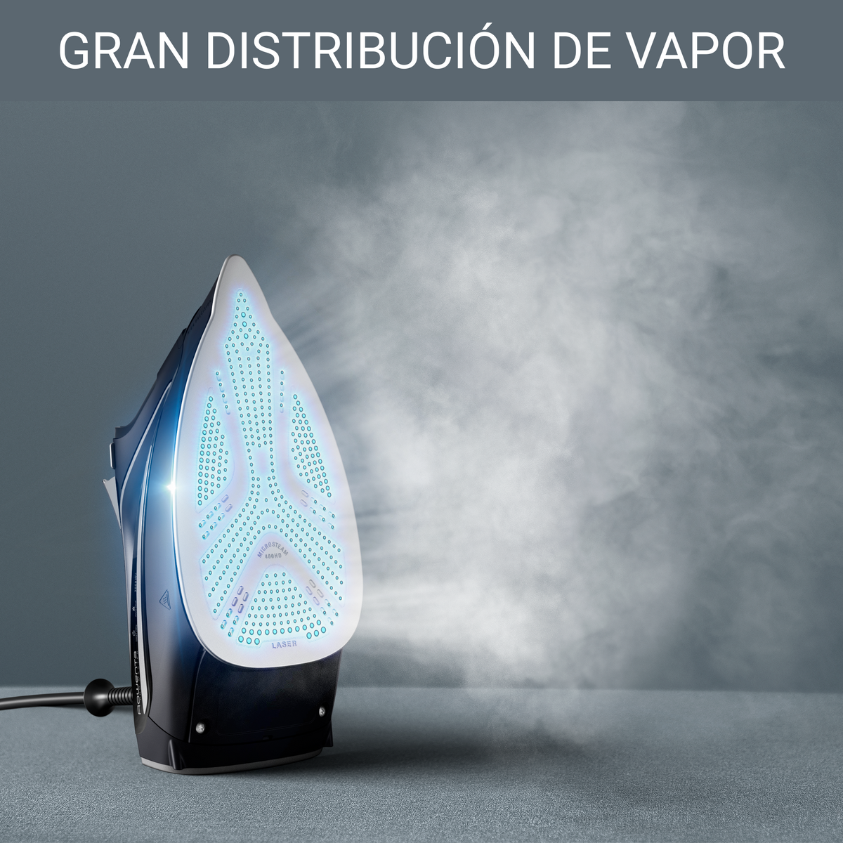 Czarne i niebieskie żelazko uwalniające parę, z tekstem 'GRAN DISTRIBUCIÓN DE VAPOR'.