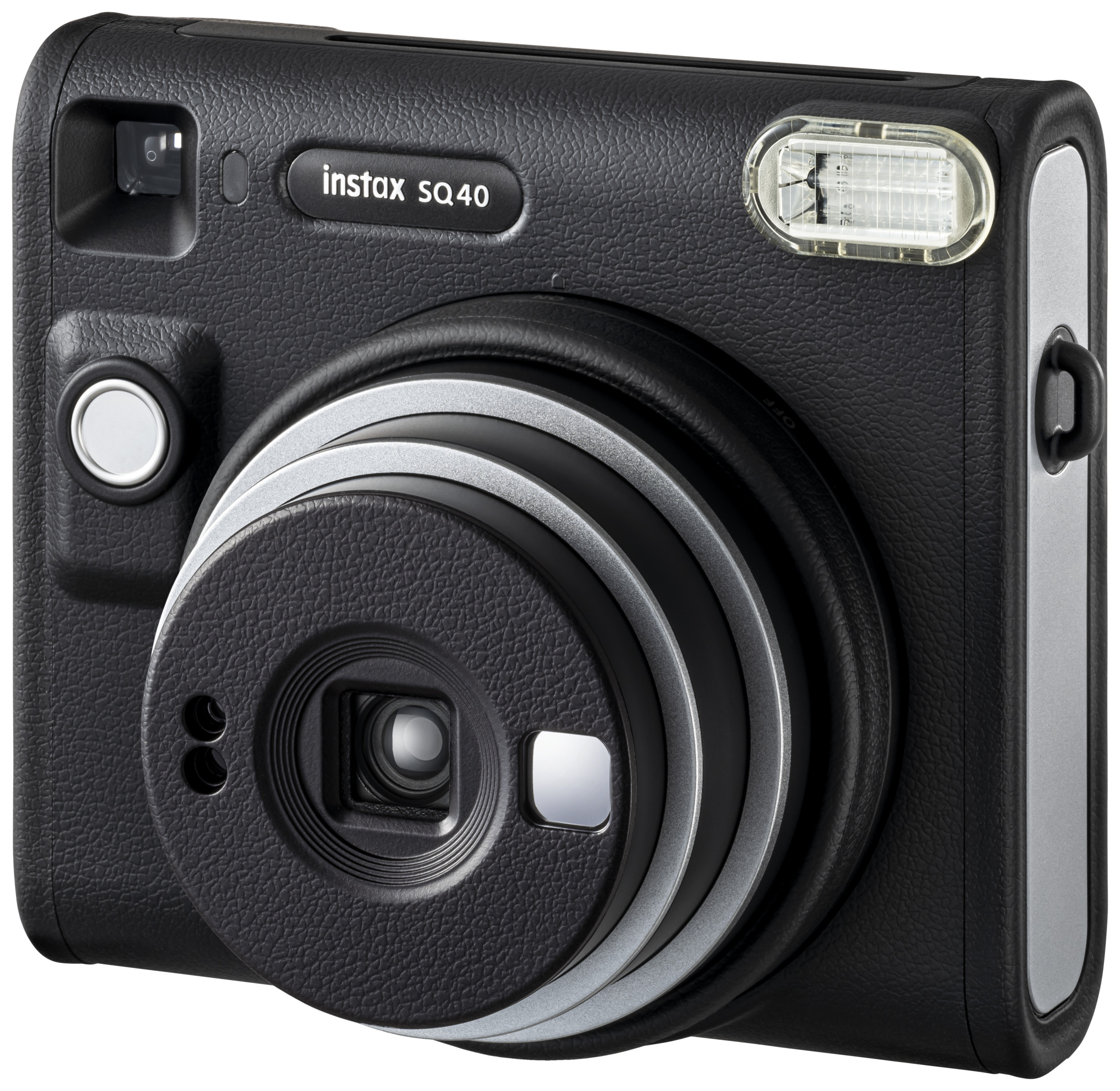 Eine schwarze Instax SQ40 Kamera mit einem silbernen Ring um das Objektiv und einem Blitz oben.