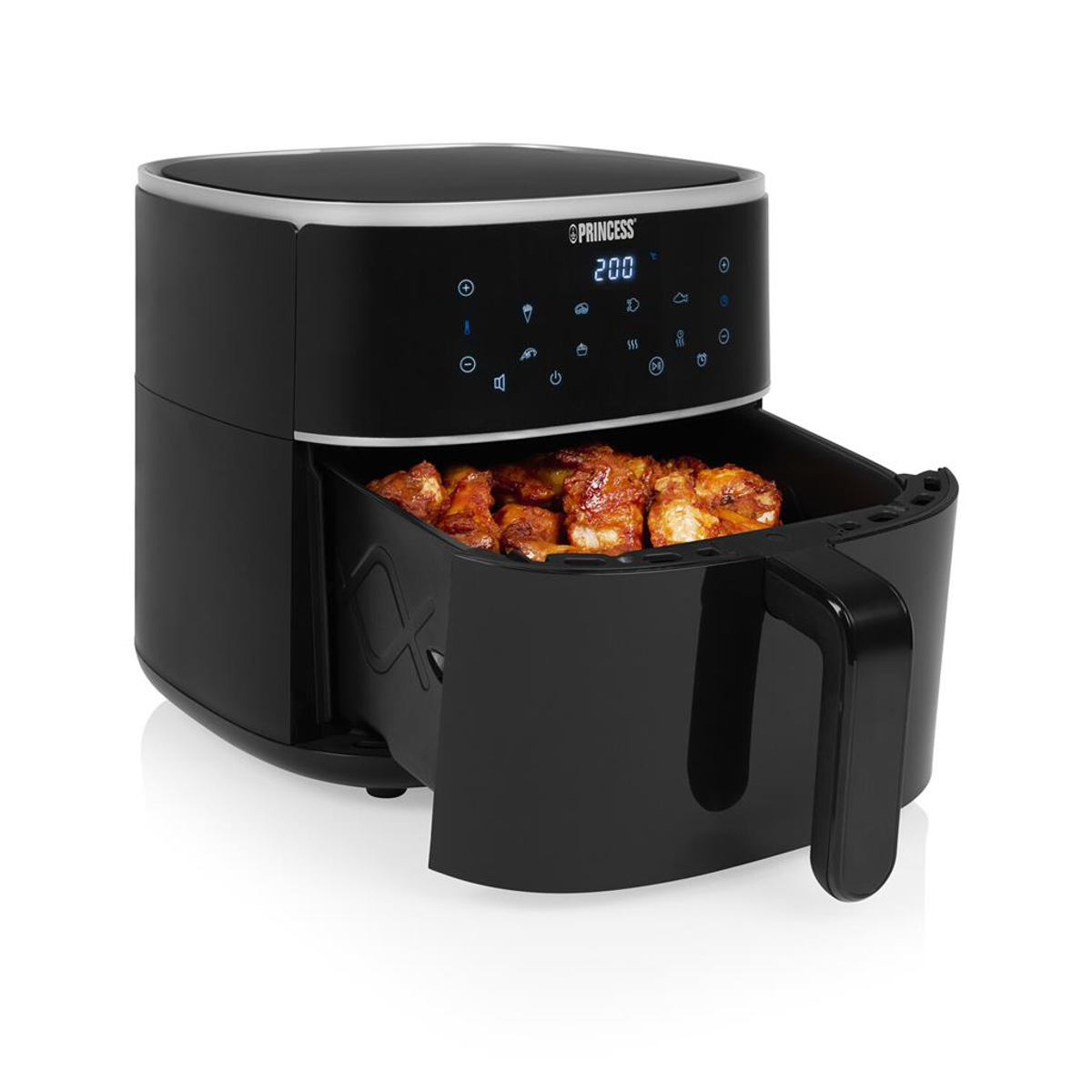 Friggitrice ad aria nera con cibo all'interno e pannello di controllo.