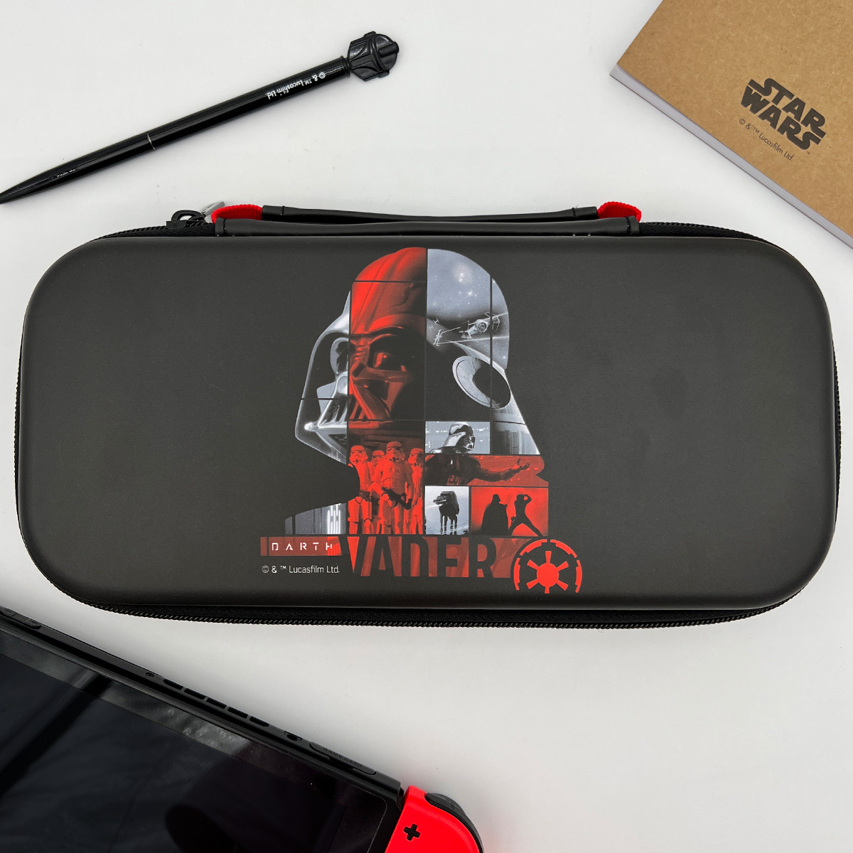 Estuche de Star Wars Darth Vader con un bolígrafo y un cuaderno de Star Wars.