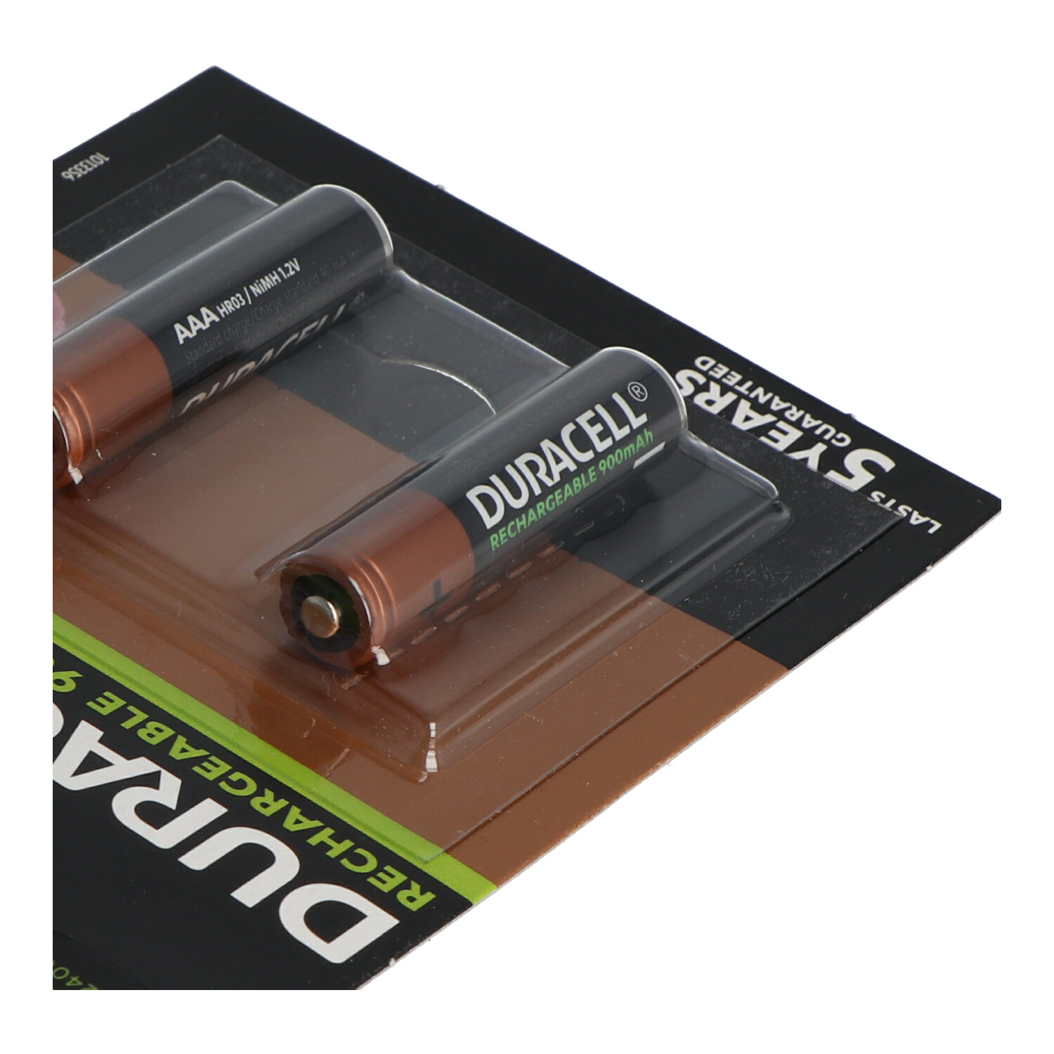 Zwei Duracell AAA-Batterien in einer Blisterpackung, teilweise sichtbar.