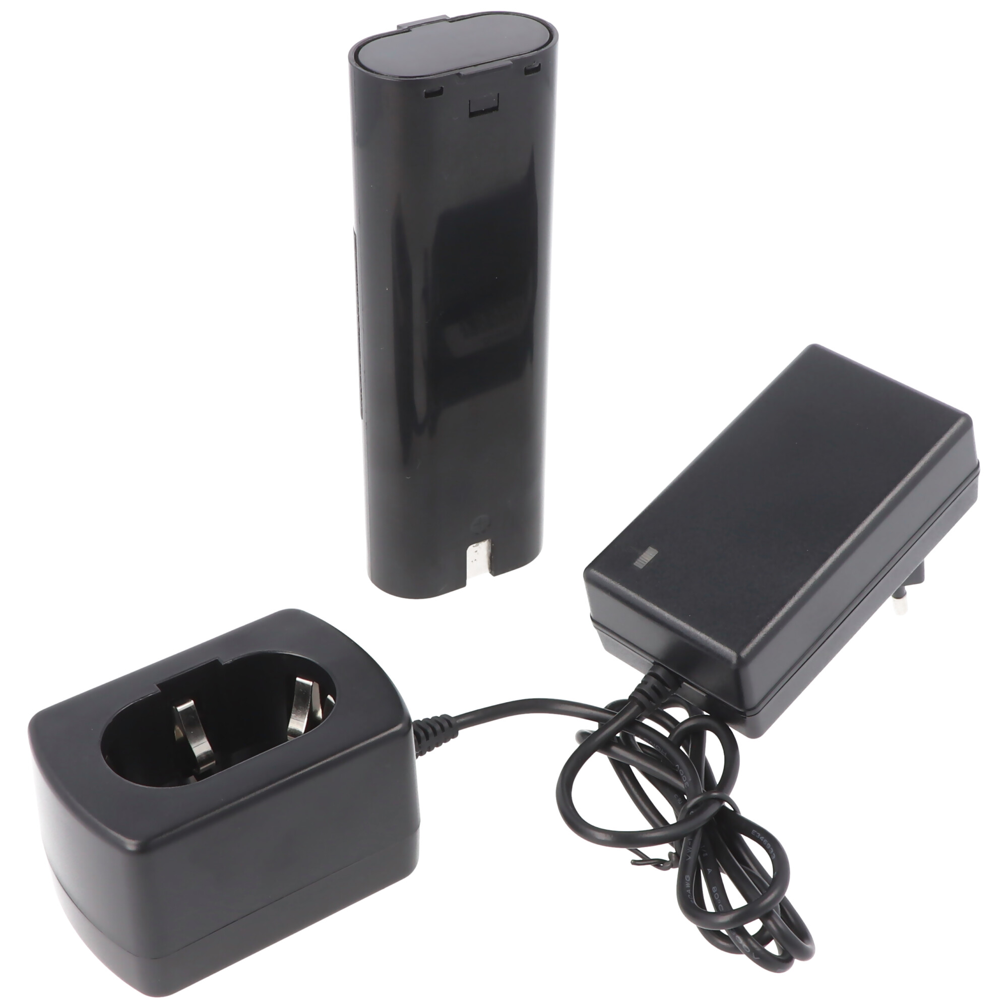 Ein schwarzes Batterieladegerät und eine Batterie, zusammen mit einem schwarzen Netzteil mit Kabel.