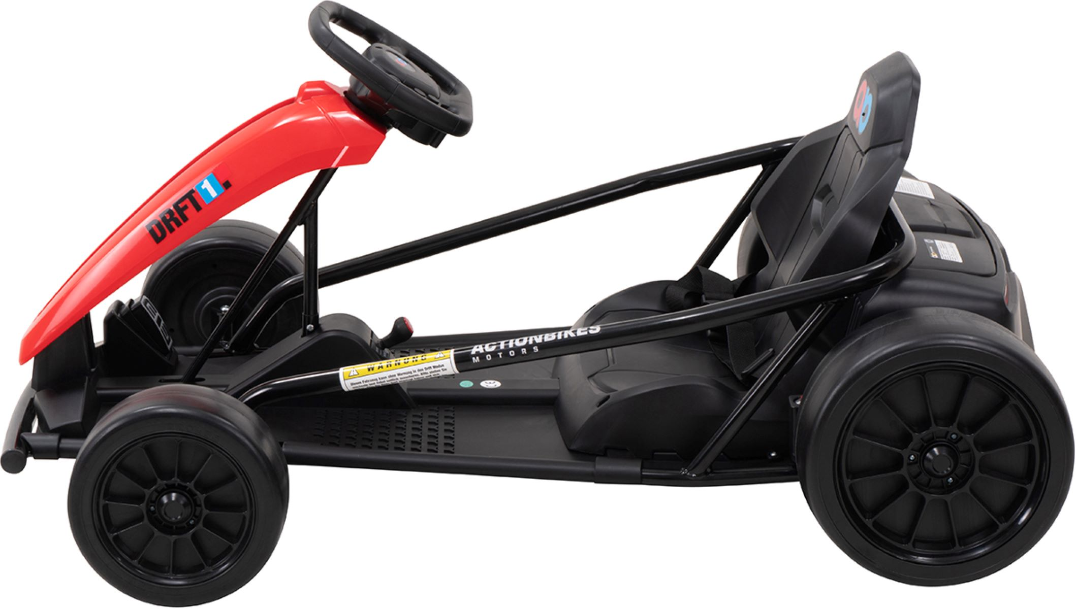 Roter und schwarzer Go-Kart. Er hat ein Lenkrad, einen Sitz und schwarze Räder. Weißer Hintergrund.