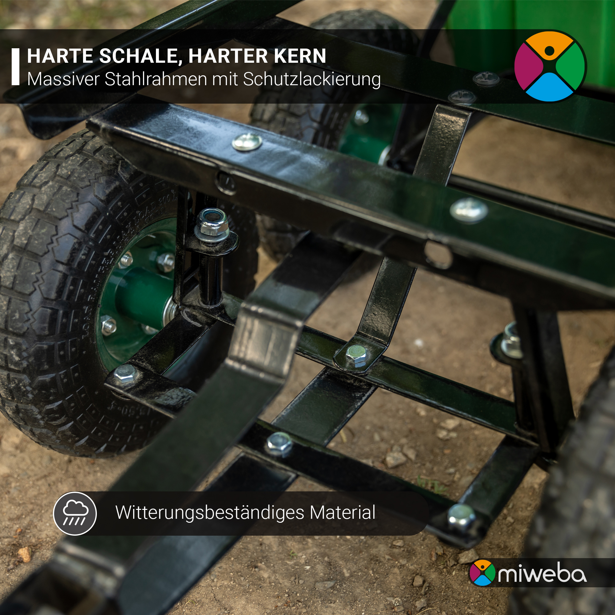 Schubkarrenrahmen mit Rädern. Hat eine grüne Mulde, einen schwarzen Rahmen und ein farbenfrohes Logo.
