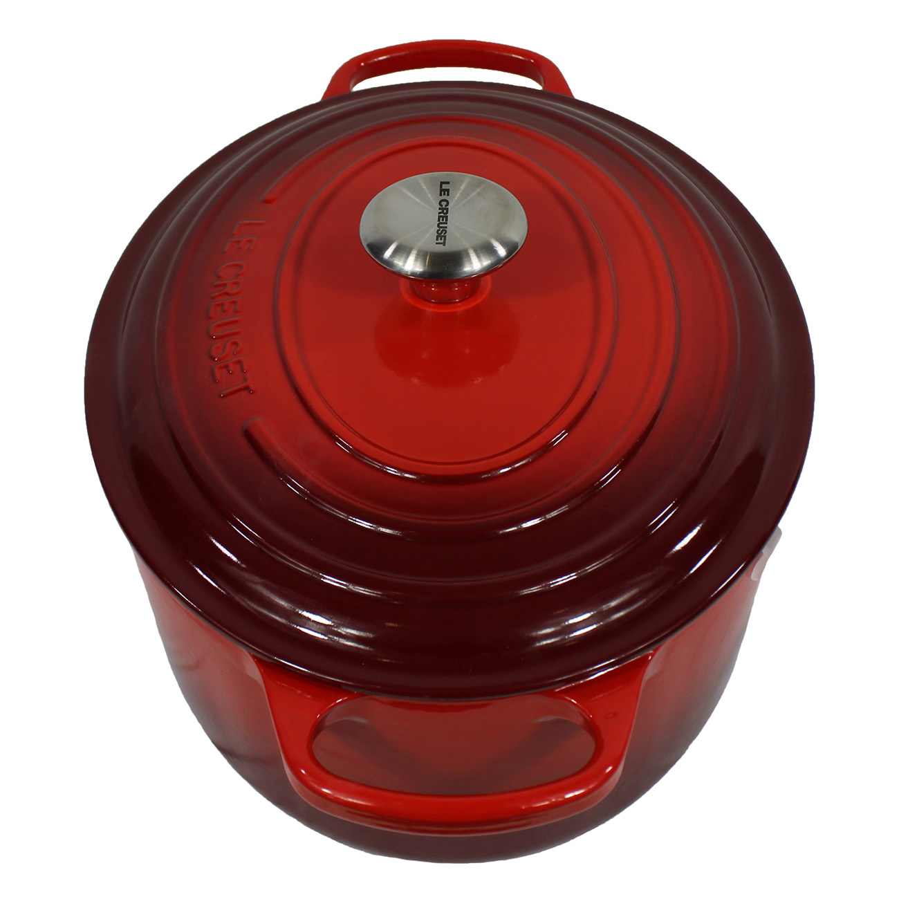 Roter Le Creuset Topf mit Deckel. Draufsicht auf den Topf.