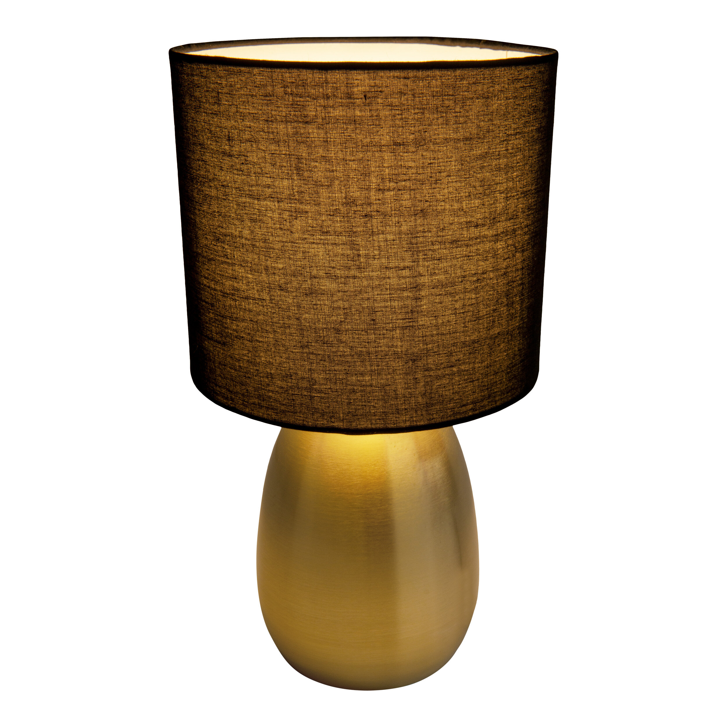 Eine goldfarbene Lampe mit schwarzem Lampenschirm, vor weißem Hintergrund.