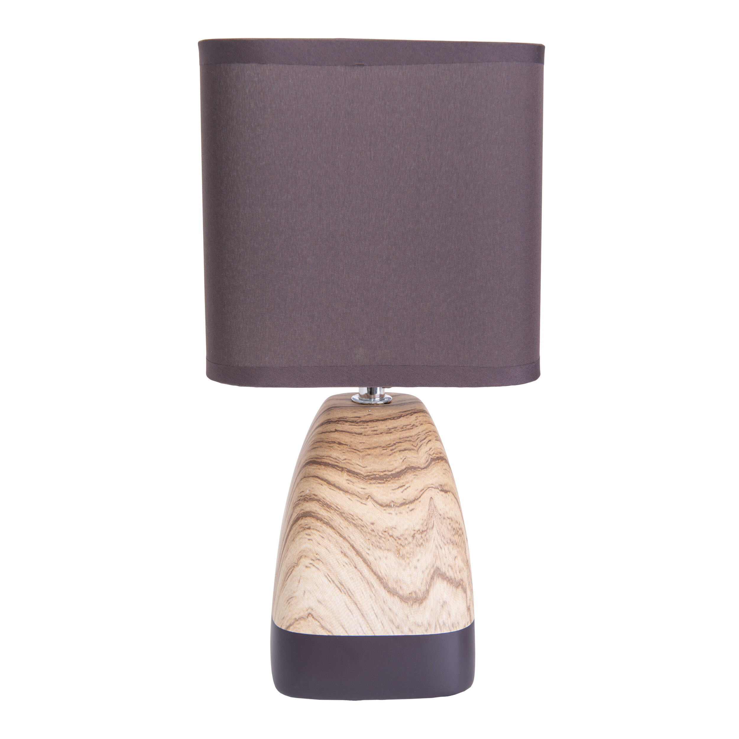 Eine Tischlampe in Holzoptik mit dunkelbraunem Lampenschirm, auf weißem Hintergrund.