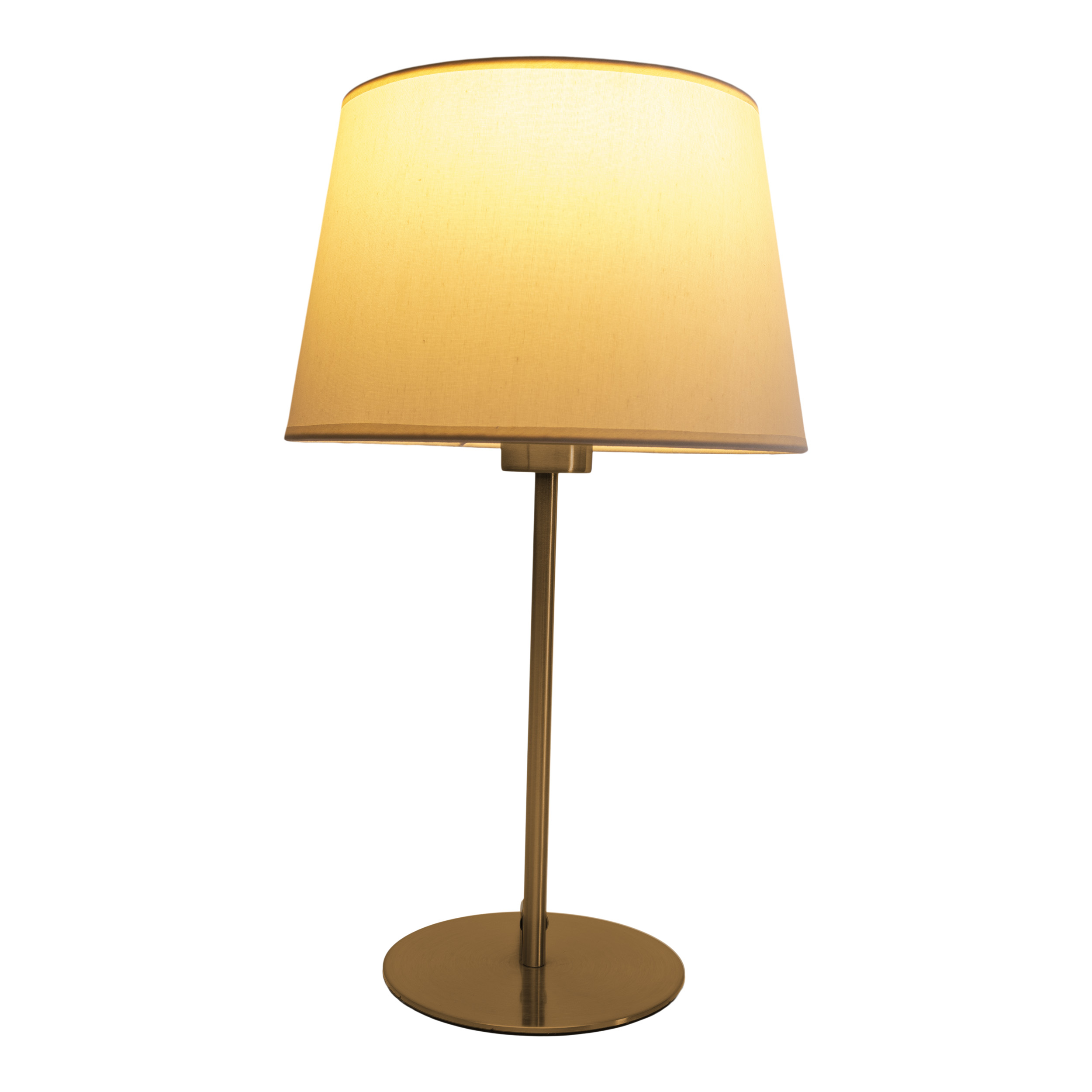 Tischlampe mit beigem Lampenschirm und goldenem Ständer auf weißem Hintergrund.