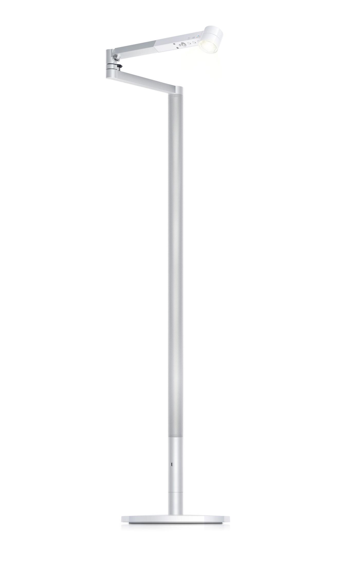 Hohe, silberne Stehlampe mit verstellbarem Arm und hellem Licht.