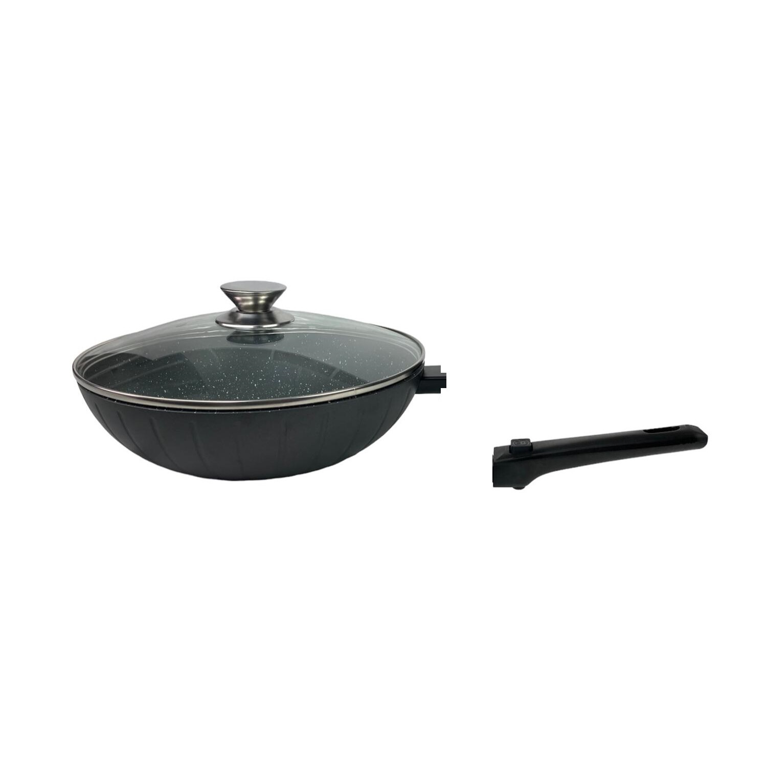 Eine schwarze Wok-Pfanne mit Glasdeckel und einem abnehmbaren schwarzen Griff auf weißem Hintergrund.