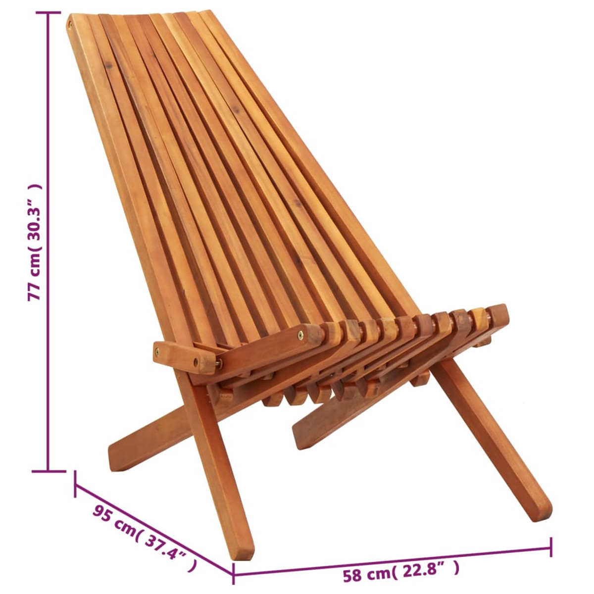 Klappstuhl aus Holz, schräge Ansicht. Latten-Design. Naturholzfarbe.