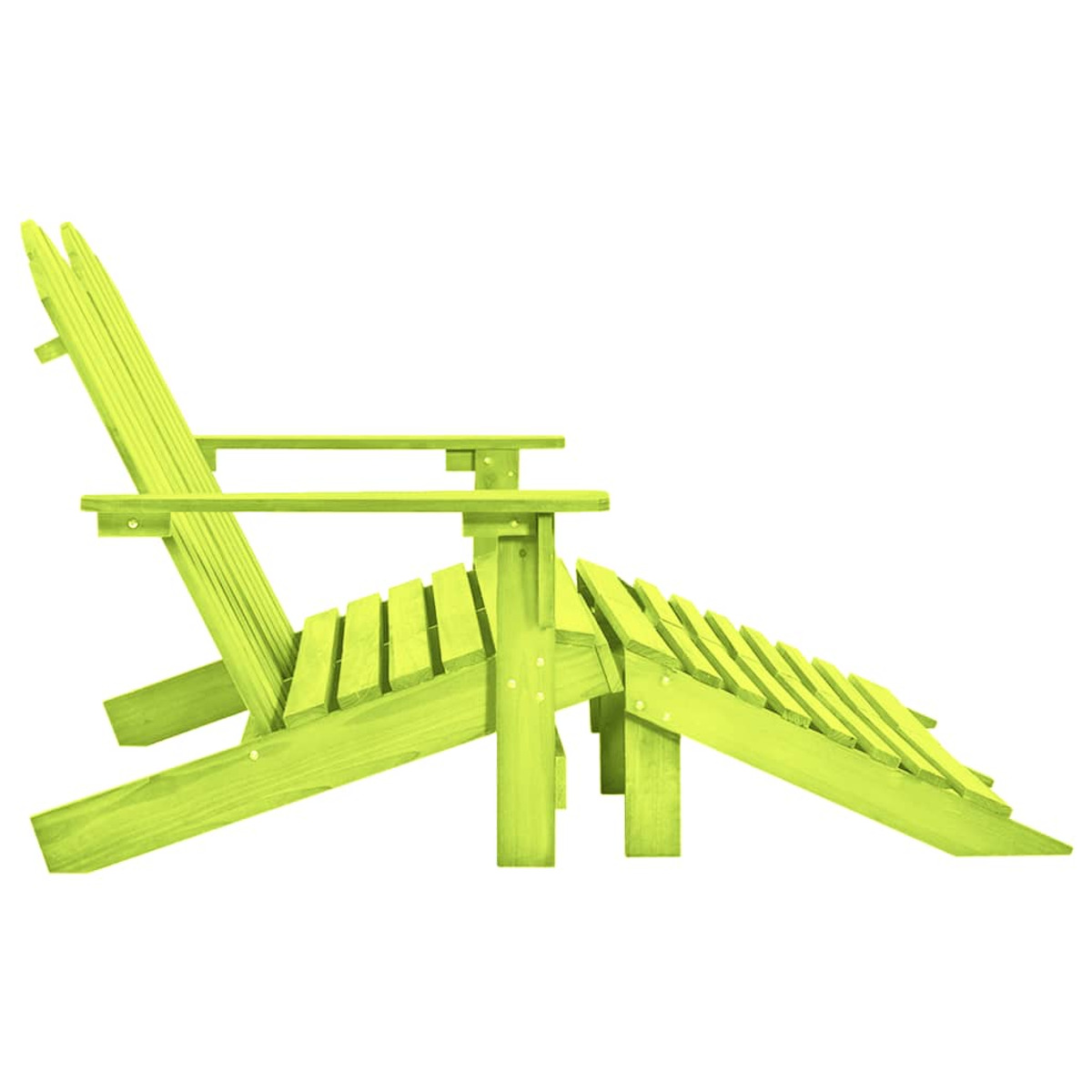 Ein grüner Adirondack-Stuhl mit Fußstütze, nach links abgewinkelt. Weißer Hintergrund.