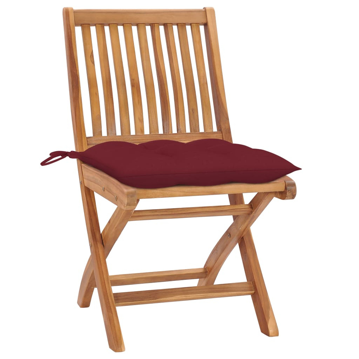 Ein bordeauxfarbenes Kissen auf einem hölzernen Klappstuhl. Der Stuhl ist aus hellem Holz gefertigt.