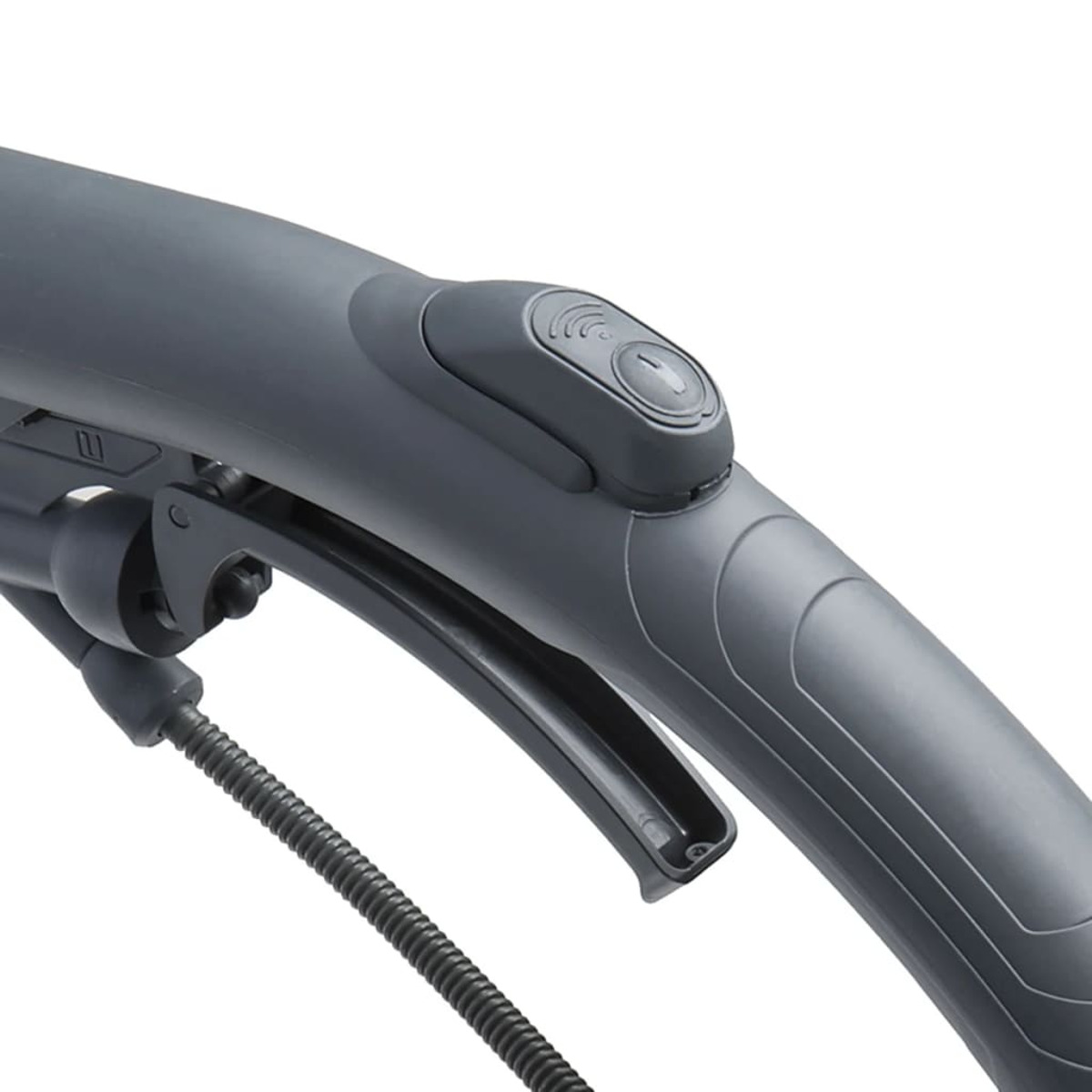 Zbliżenie szarej rączki z przyciskami i dźwignią. Część większej maszyny.