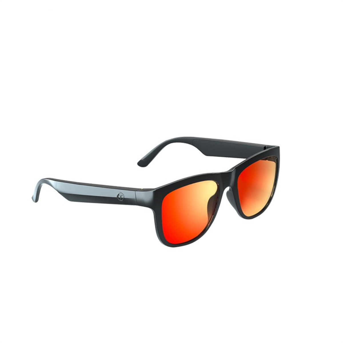 Schwarze Sonnenbrille mit rot getönten Gläsern, auf weißem Hintergrund. Die Sonnenbrille ist abgewinkelt.