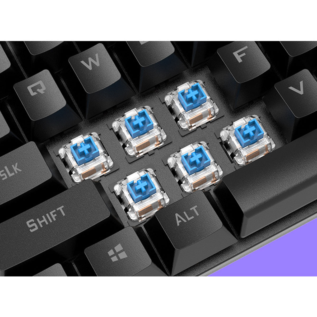 Nahaufnahme von Tastaturtasten und mechanischen Schaltern. Die Schalter sind blau.