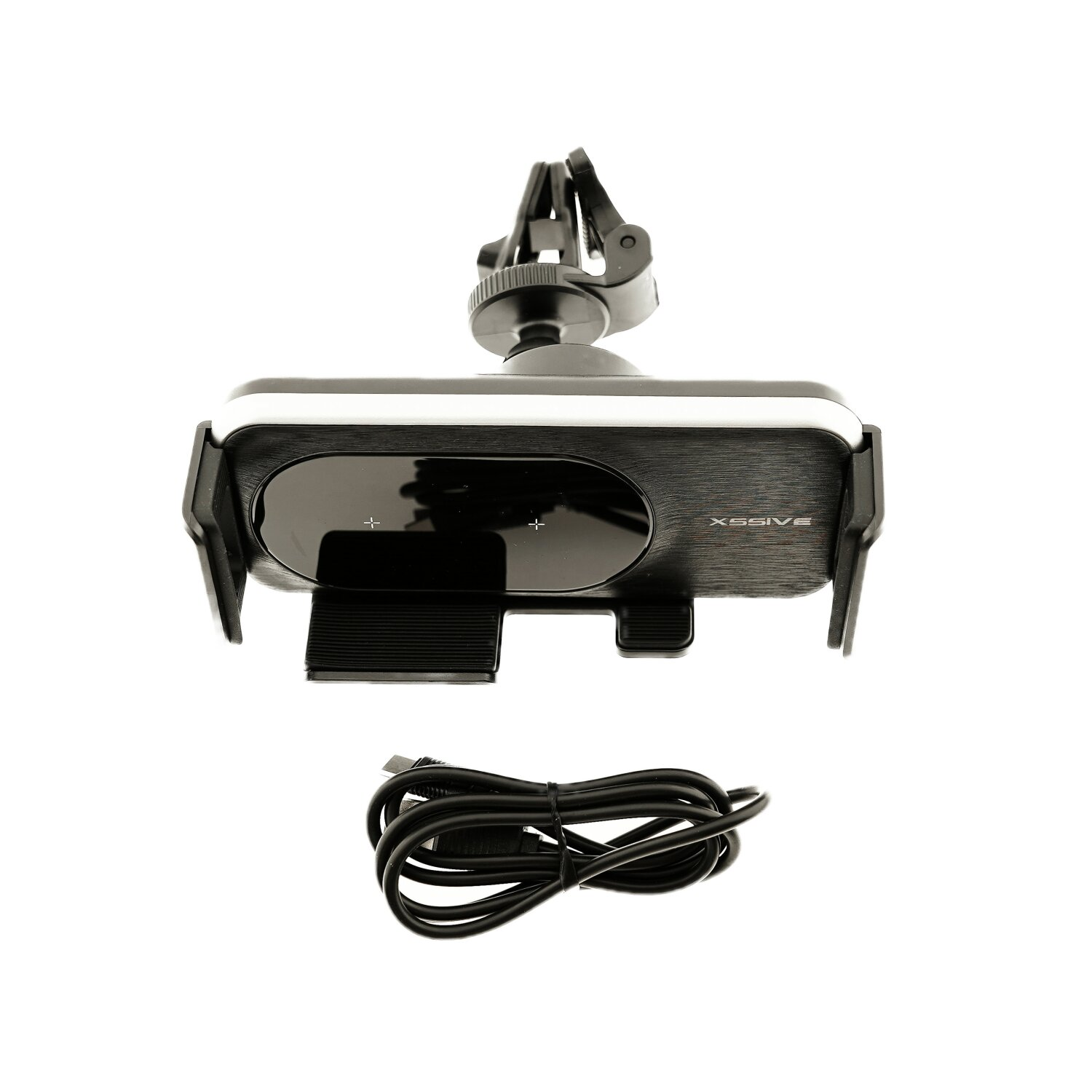 Ein Autotelefonhalter mit schwarzem und silbernem Gehäuse, einem USB-Kabel und weißem Hintergrund.