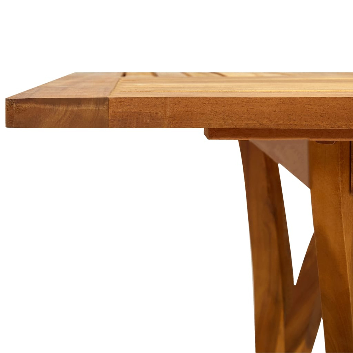 Nahaufnahme einer Tischkante aus Holz. Die Oberseite ist mit Lamellen versehen und die Beine sind abgewinkelt.