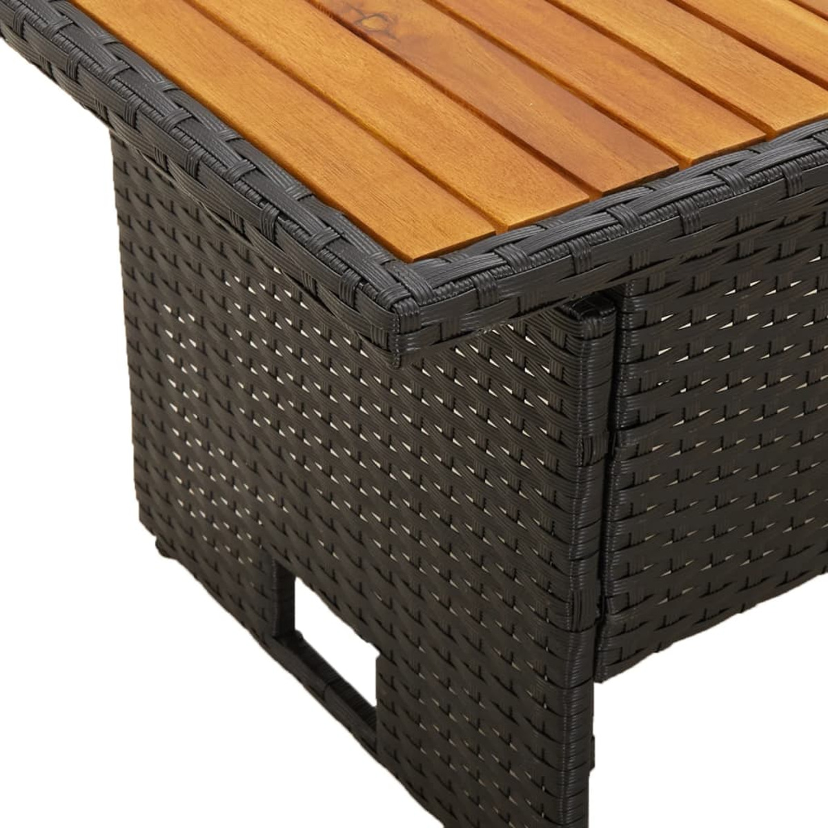 Nahaufnahme einer Tischecke. Es hat eine Holzplatte und schwarze, gewebte Seiten.