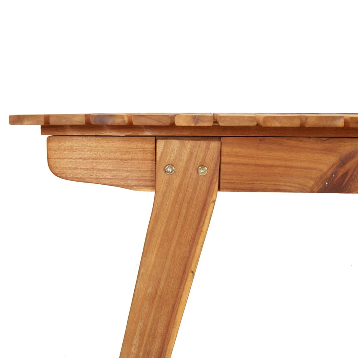 Nahaufnahme eines Holzbeins und einer Tischplattenkante.