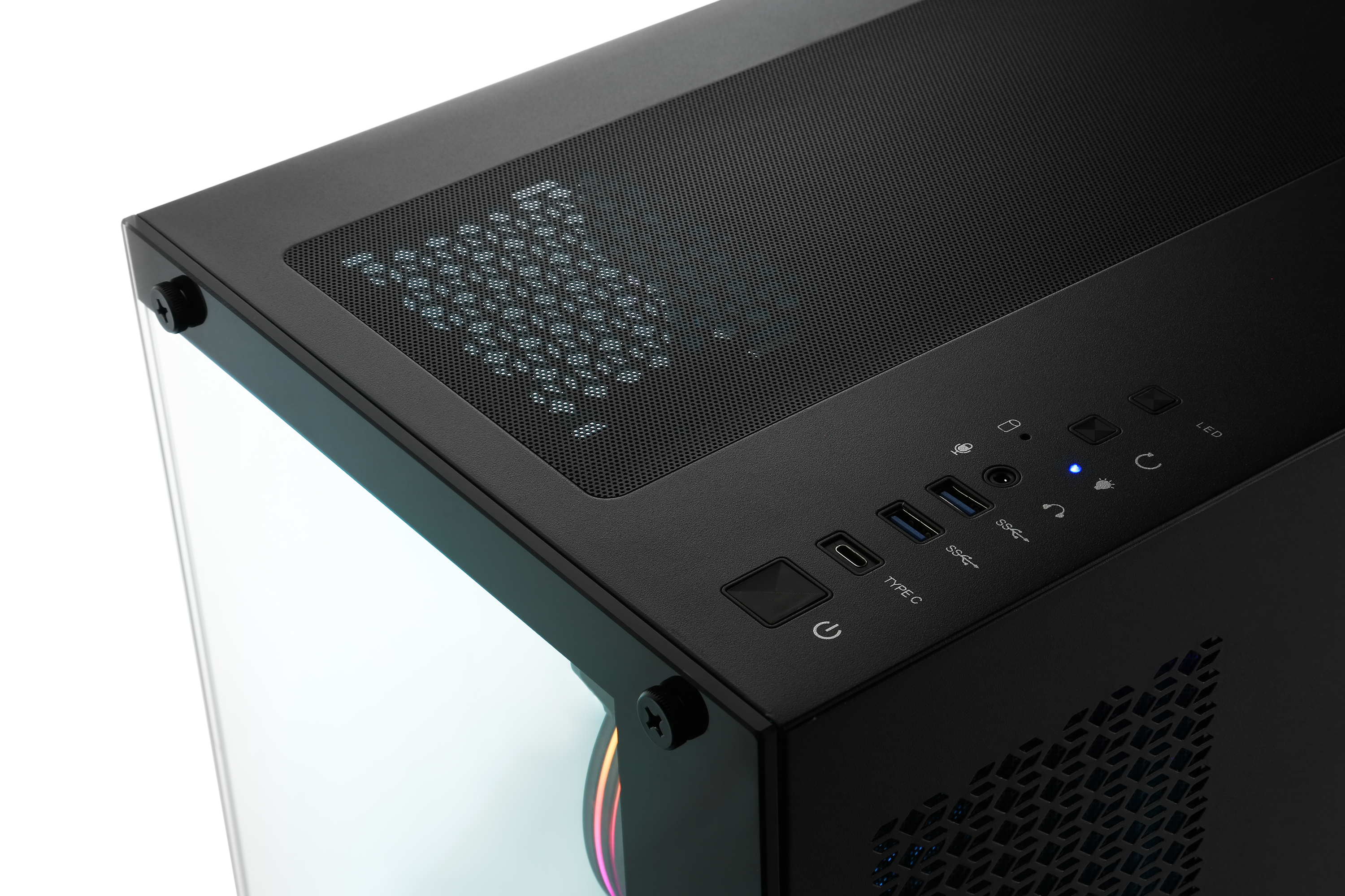 Nahaufnahme eines schwarzen Computergehäuses. Die Oberseite hat ein Gitter und Knöpfe.