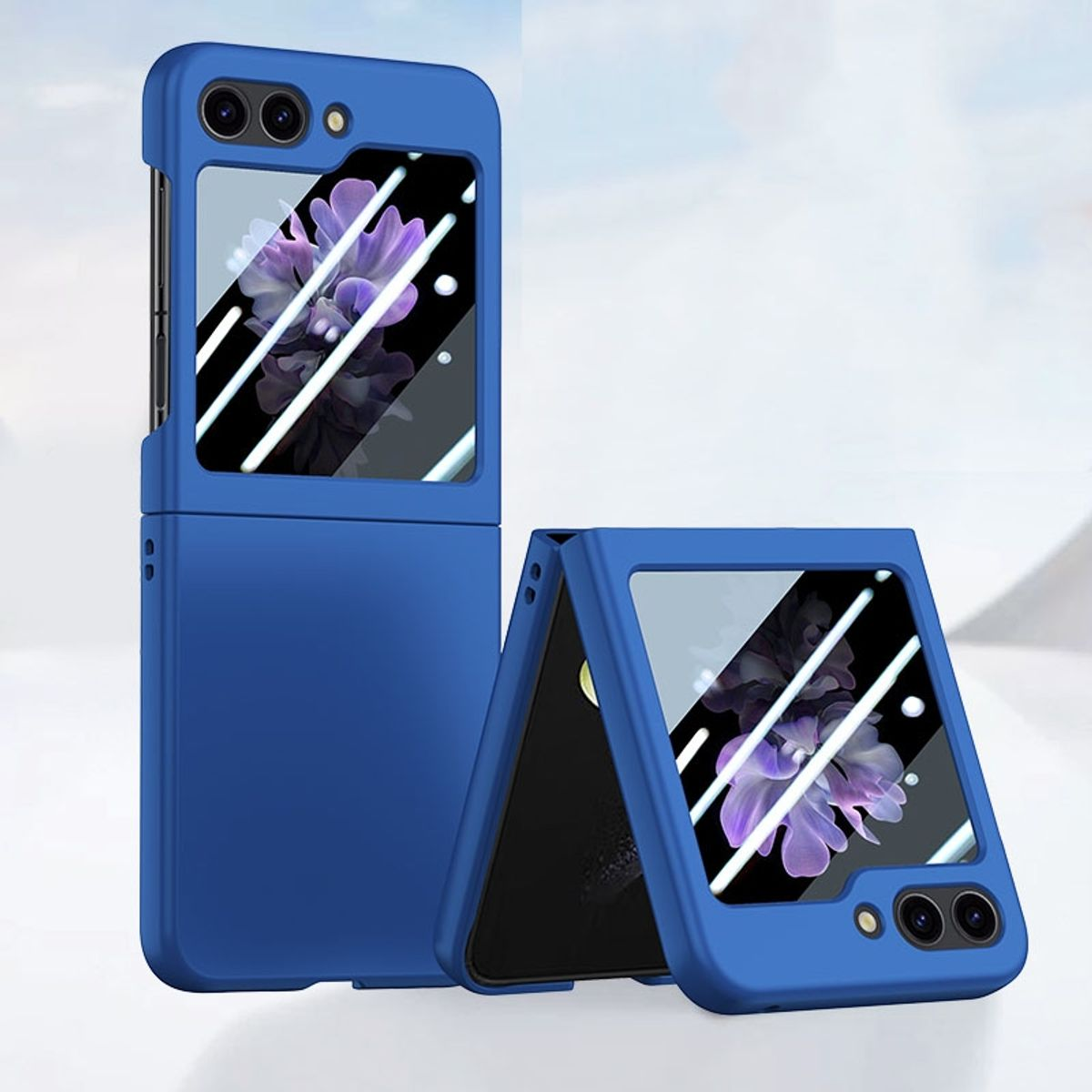 Blaues Handycase gefaltet und entfaltet, zeigt Handy-Bildschirm.