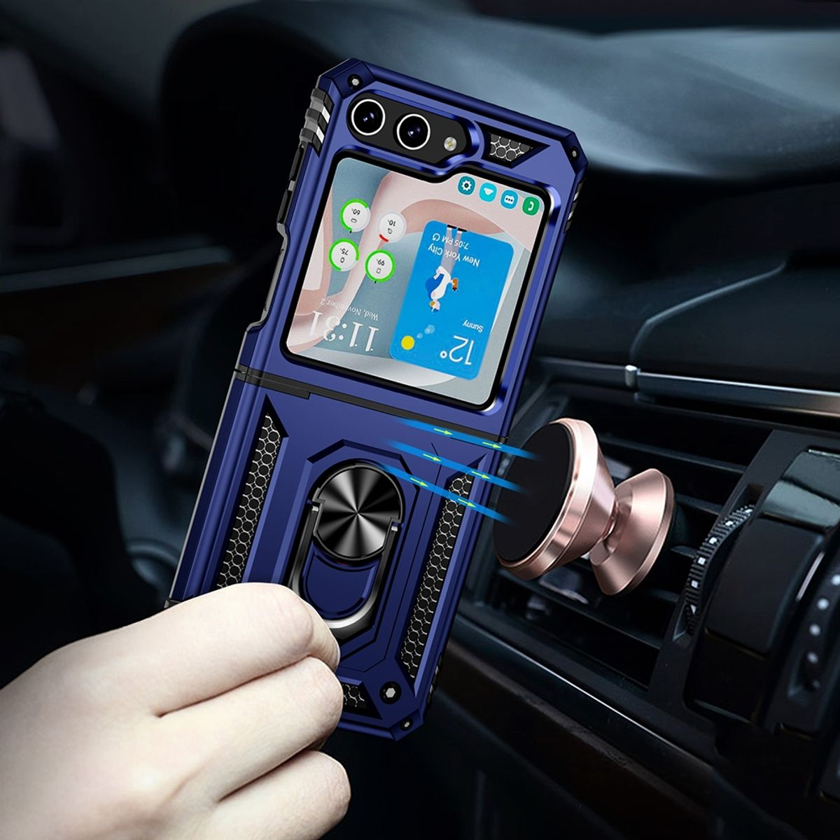 Blaue Handyhülle mit Telefon. Das Telefon ist geöffnet und zeigt das Wetter. Eine Hand hält die Hülle.