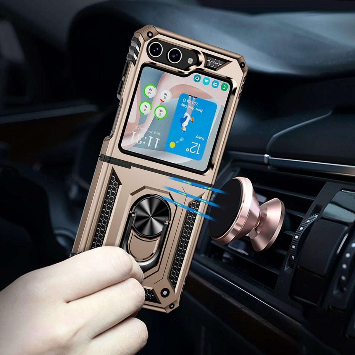 Goldenes Telefoncase auf einem Klapphandy, das Wetter-App und Uhrzeit zeigt.