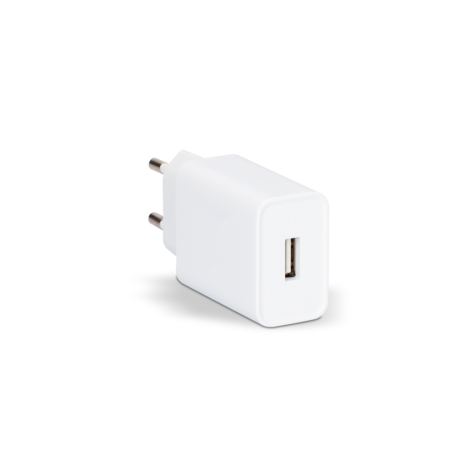 Cargador USB blanco con dos clavijas europeas, puerto USB visible.