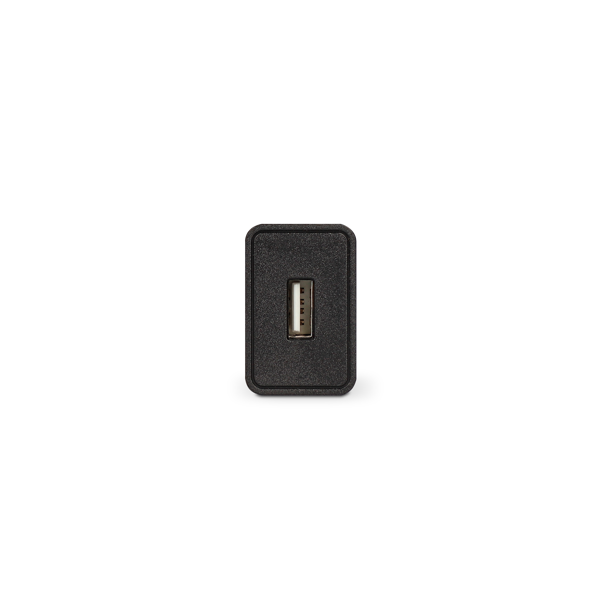 Un cargador USB negro con un puerto USB, sobre un fondo blanco.