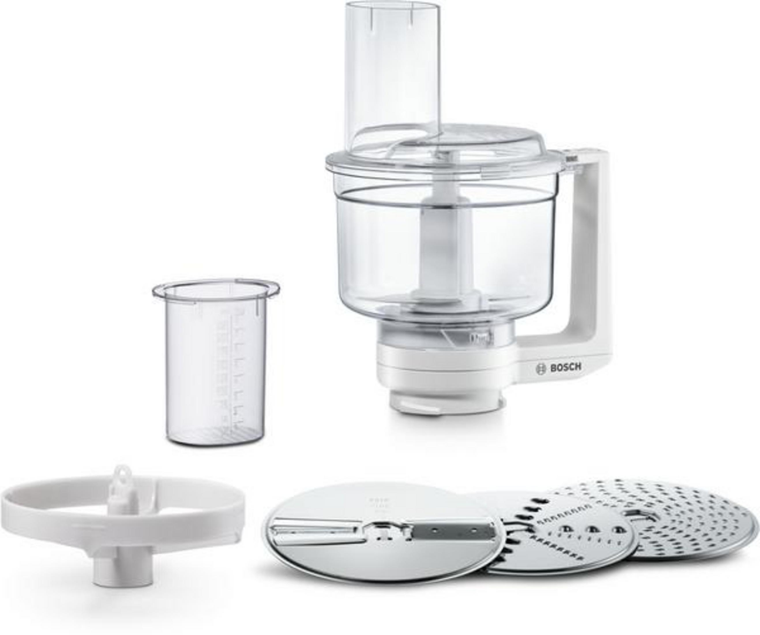 Procesador de alimentos blanco con accesorios, incluyendo taza medidora y cuchillas.