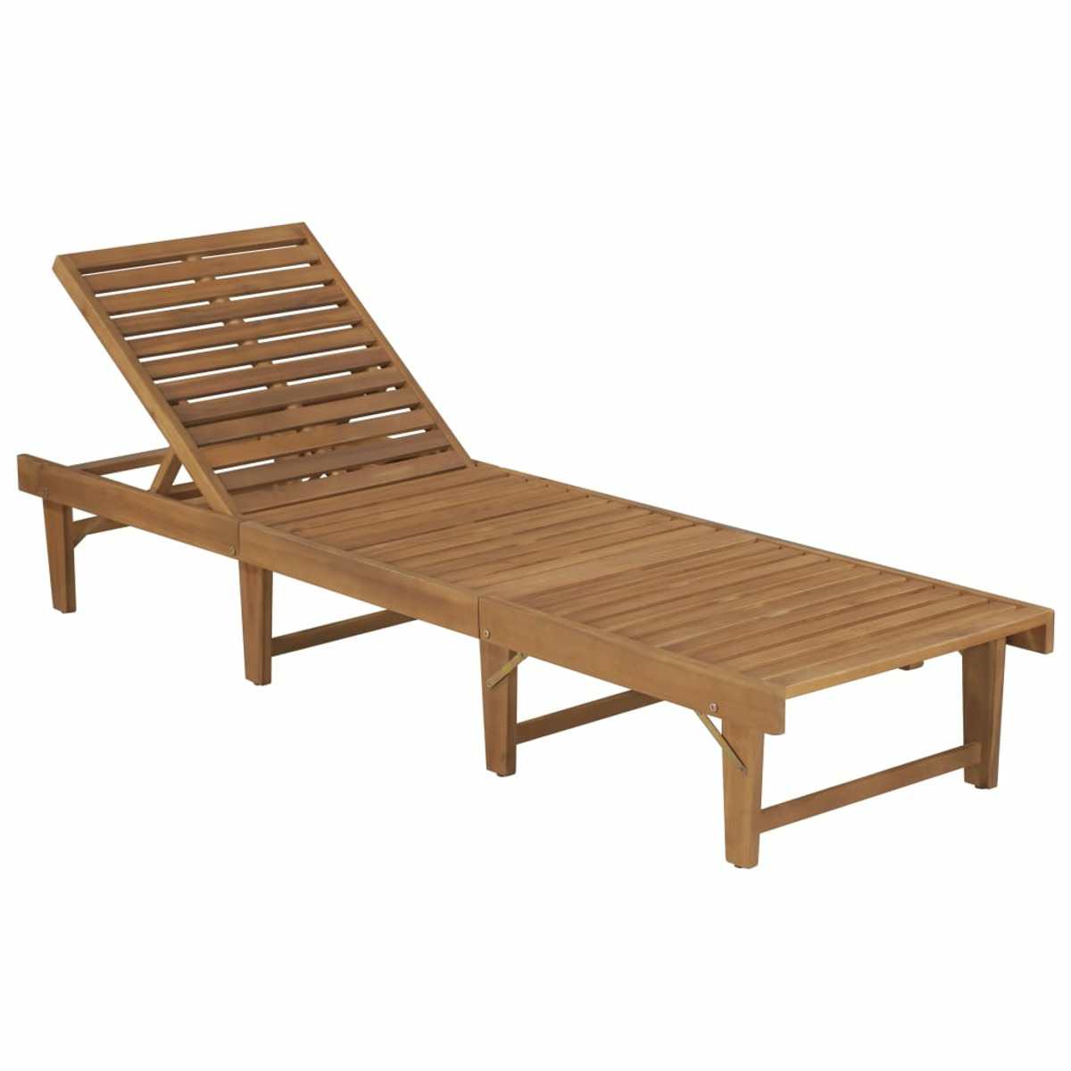 Chaiselongue aus Holz. Lattenrost Rücken und Sitz. Zurückgelehnter Rücken. Weißer Hintergrund.