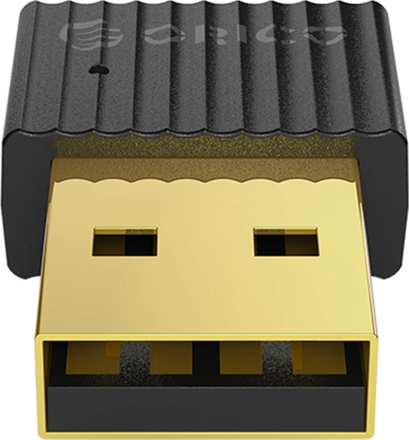 Adaptador USB negro y dorado. Tiene una parte superior acanalada y un conector USB dorado.