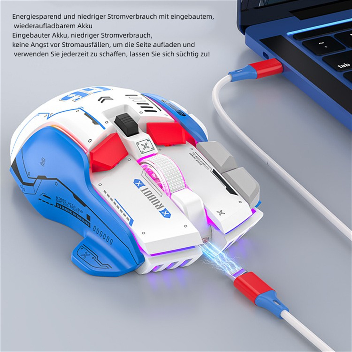 Eine blau-weiße Gaming-Maus, die mit einem Laptop mit blauem Lichtkabel verbunden ist.