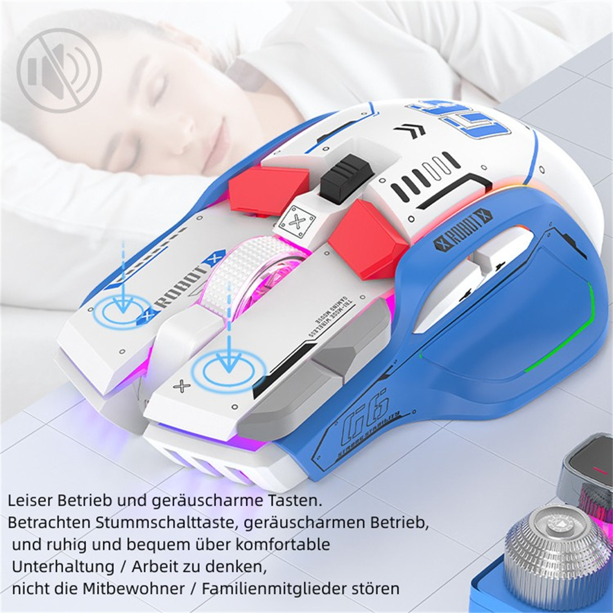 Gaming-Maus in Blau und Weiß, leuchtet, mit schlafender Person im Hintergrund.