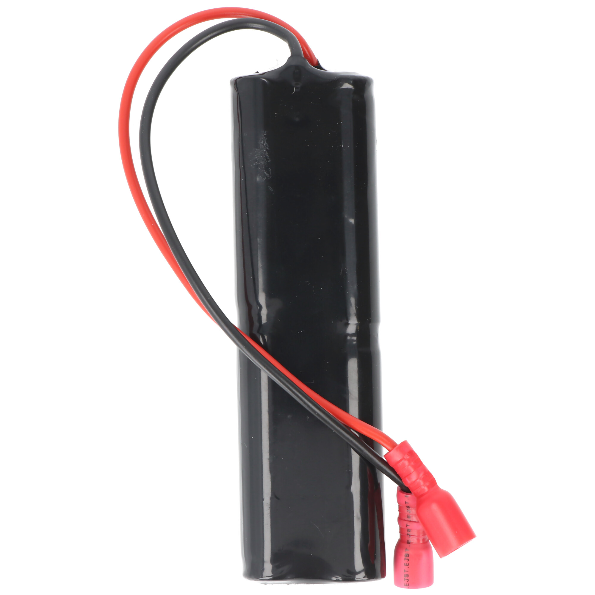 Schwarze Batterie mit roten und schwarzen Drähten an den Anschlüssen. Weißer Hintergrund.