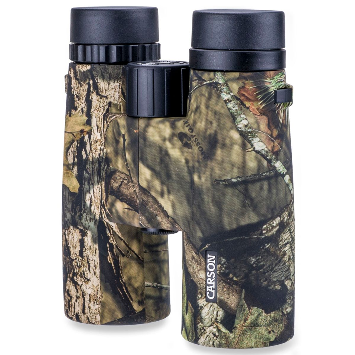 Lornetka w kamuflażu z czarnymi muszlami ocznymi i centralnym pokrętłem ostrości. Widoczna nazwa marki CARSON.