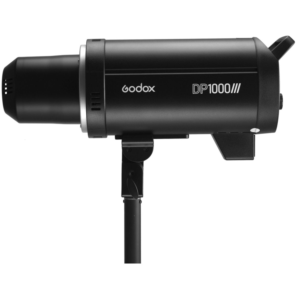 Schwarzes Godox DP1000III Blitzlicht auf einem Ständer. Es hat einen zylindrischen Körper mit Reflektor.