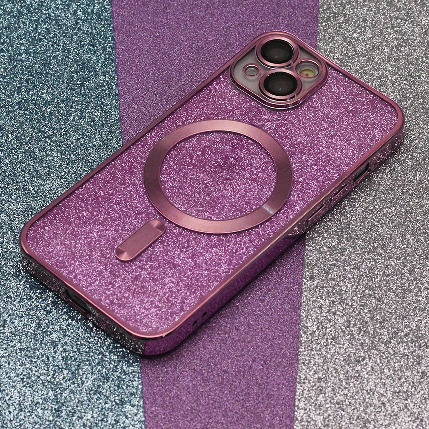 Una custodia per telefono viola glitterata con anello magnetico e ritaglio fotocamera.