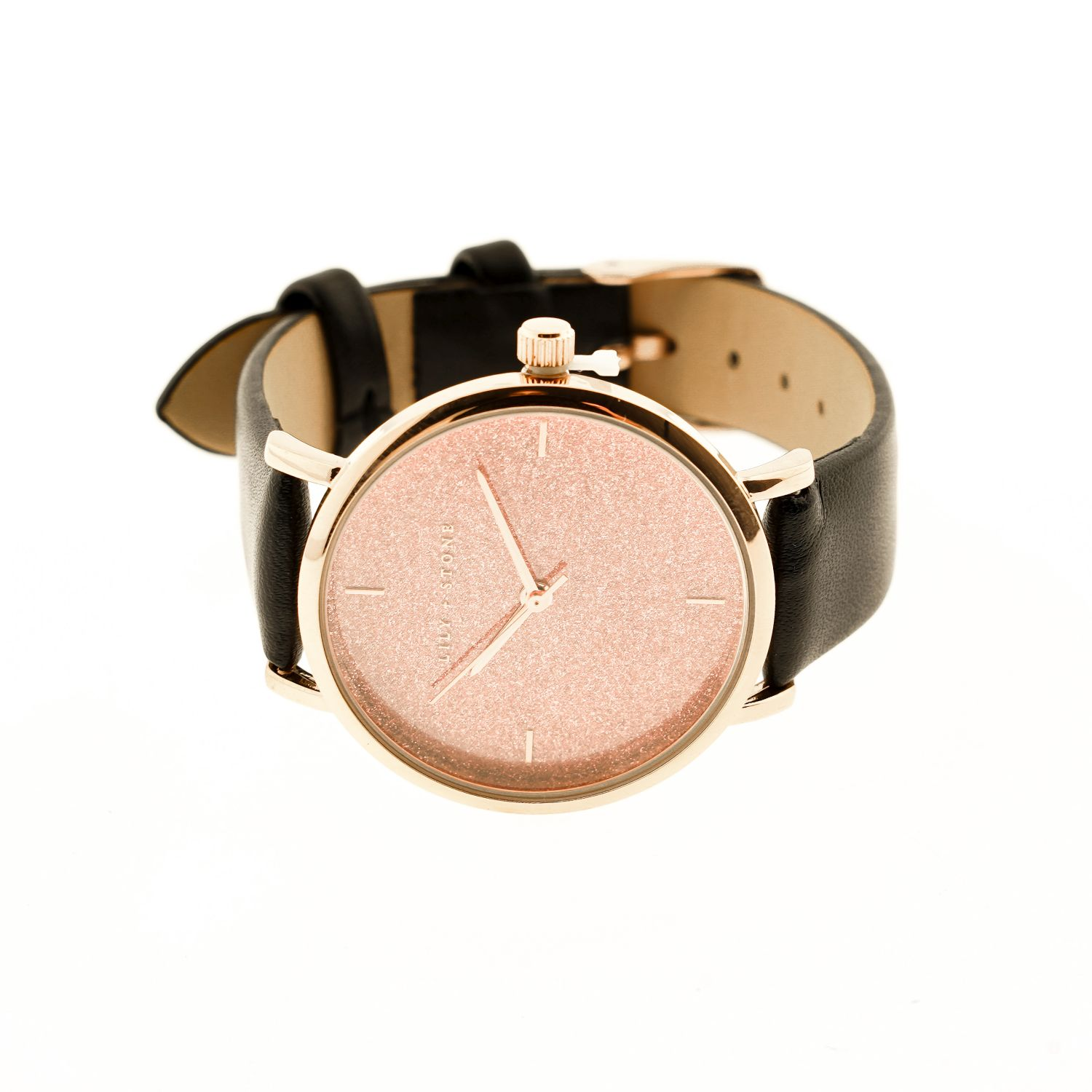 Eine roségoldene Uhr mit schwarzem Lederarmband auf weißem Hintergrund.