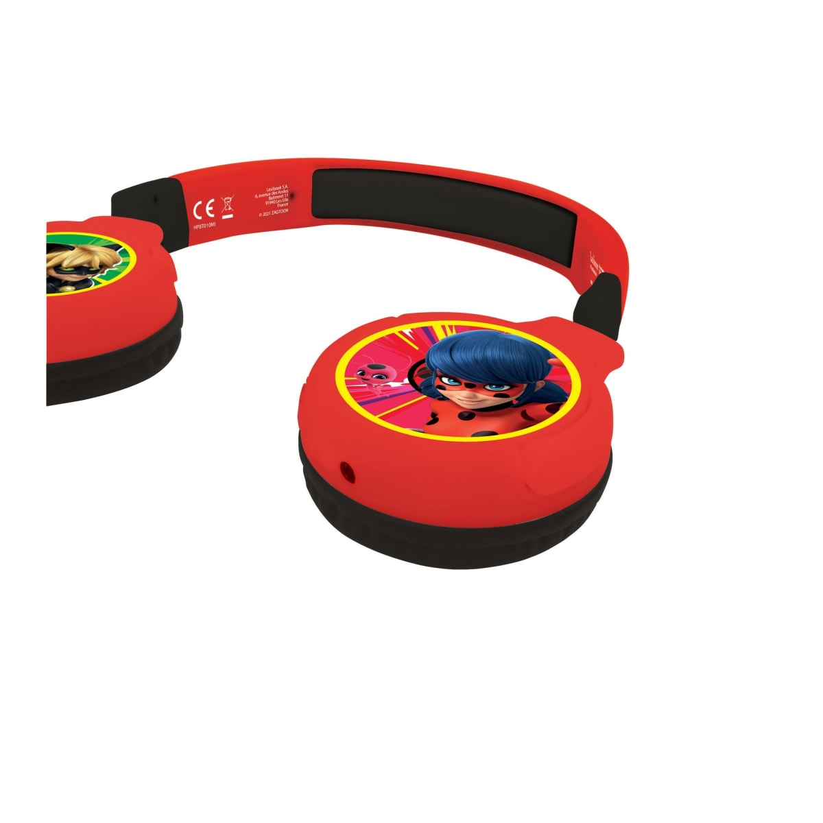 Auriculares rojos con ilustraciones de Ladybug y Cat Noir, sobre fondo blanco.