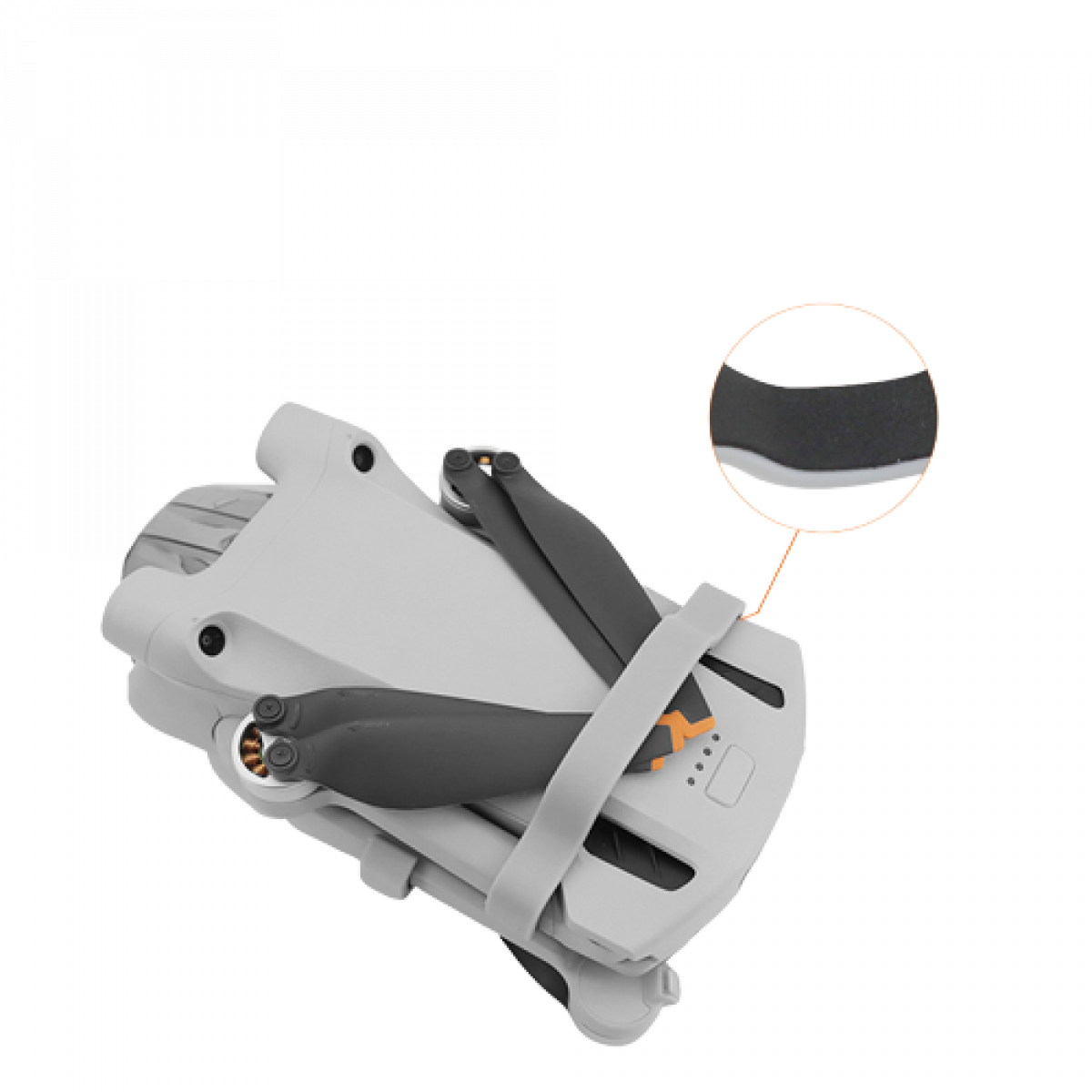 Gefaltete graue Drohne mit schwarzen Propellern. Eine Nahaufnahme zeigt schwarzes Griffband.
