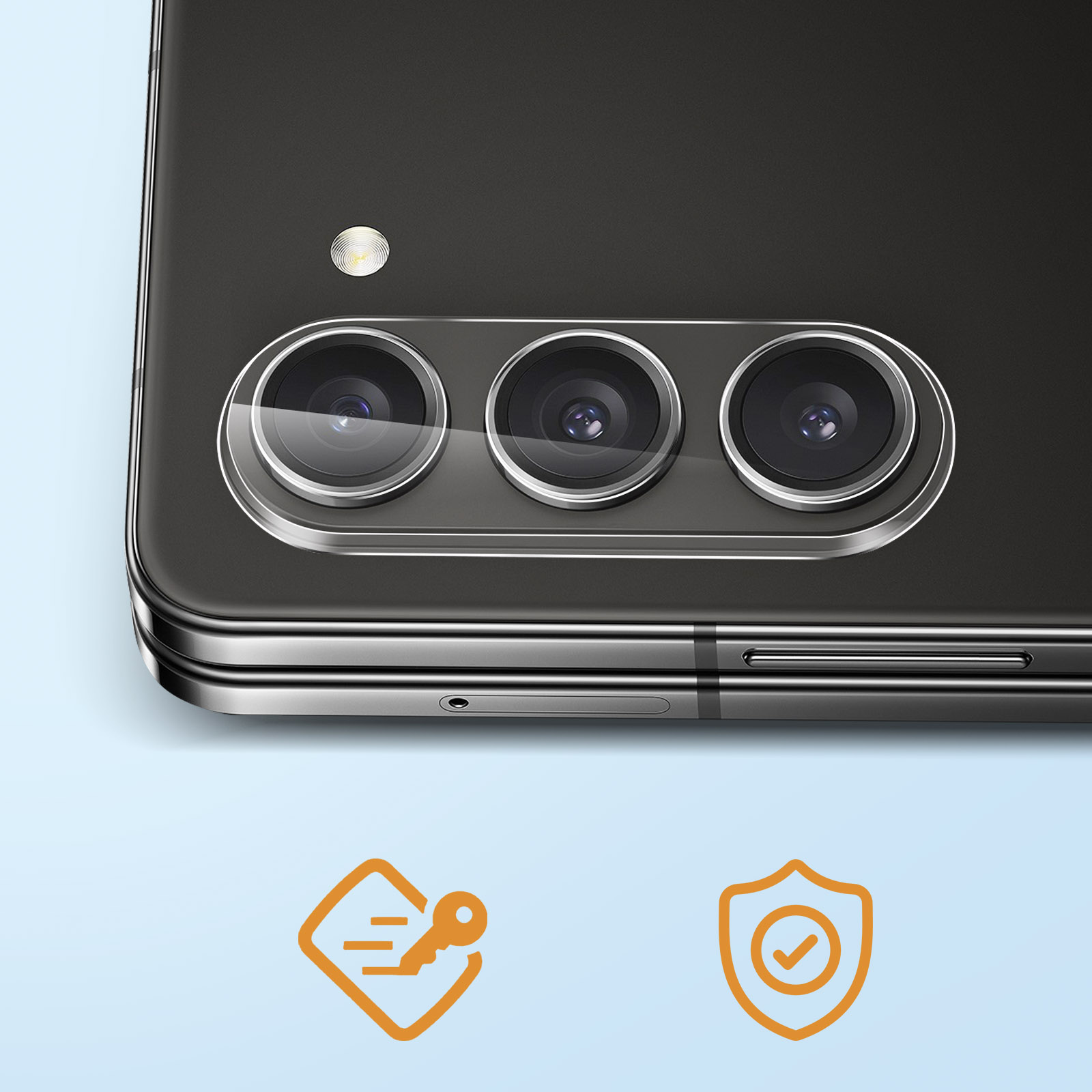 Primer plano de un smartphone negro con cámara de triple lente.
