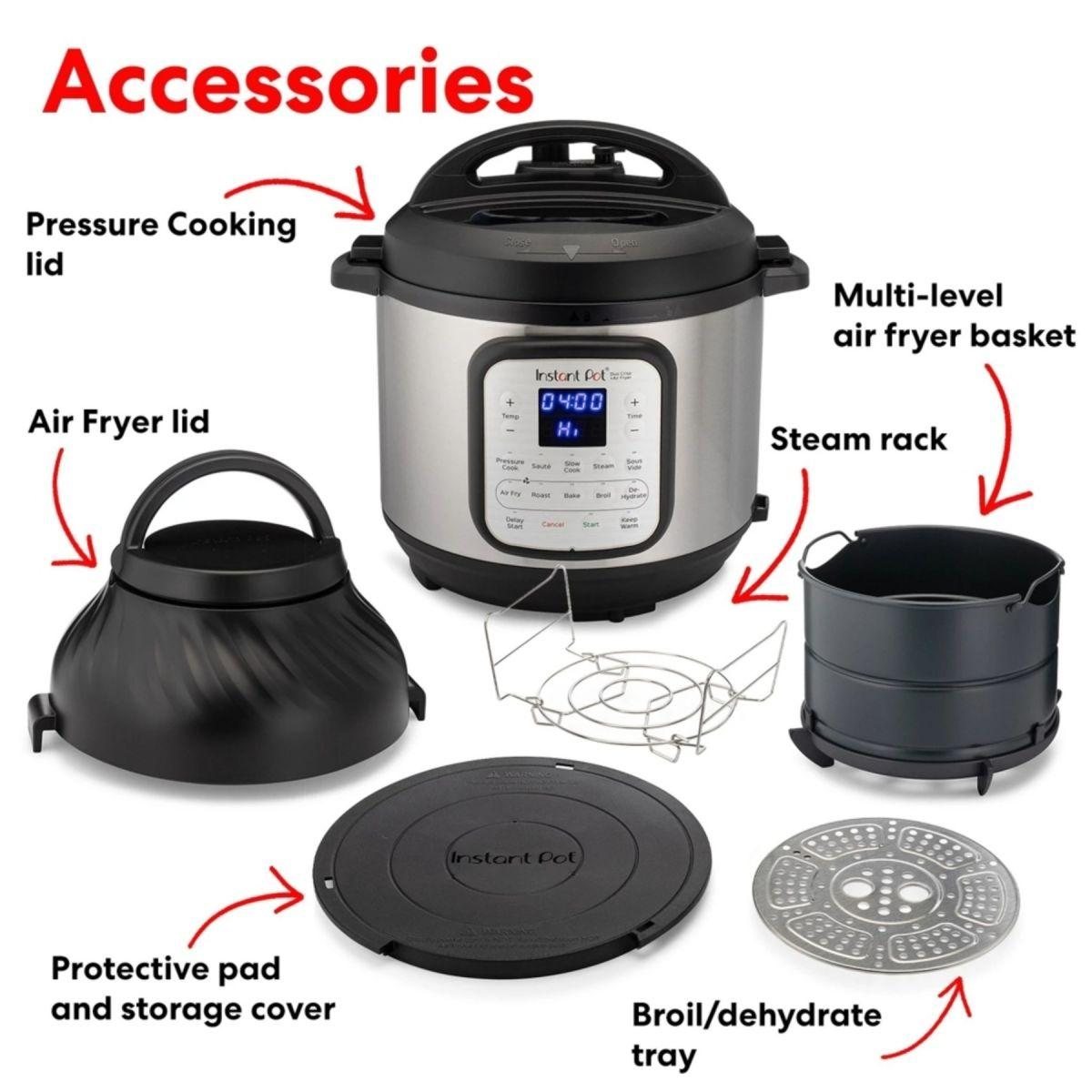 Una Instant Pot con coperchio per friggitrice ad aria, griglia a vapore, cestello per friggitrice ad aria e altri accessori sono esposti.