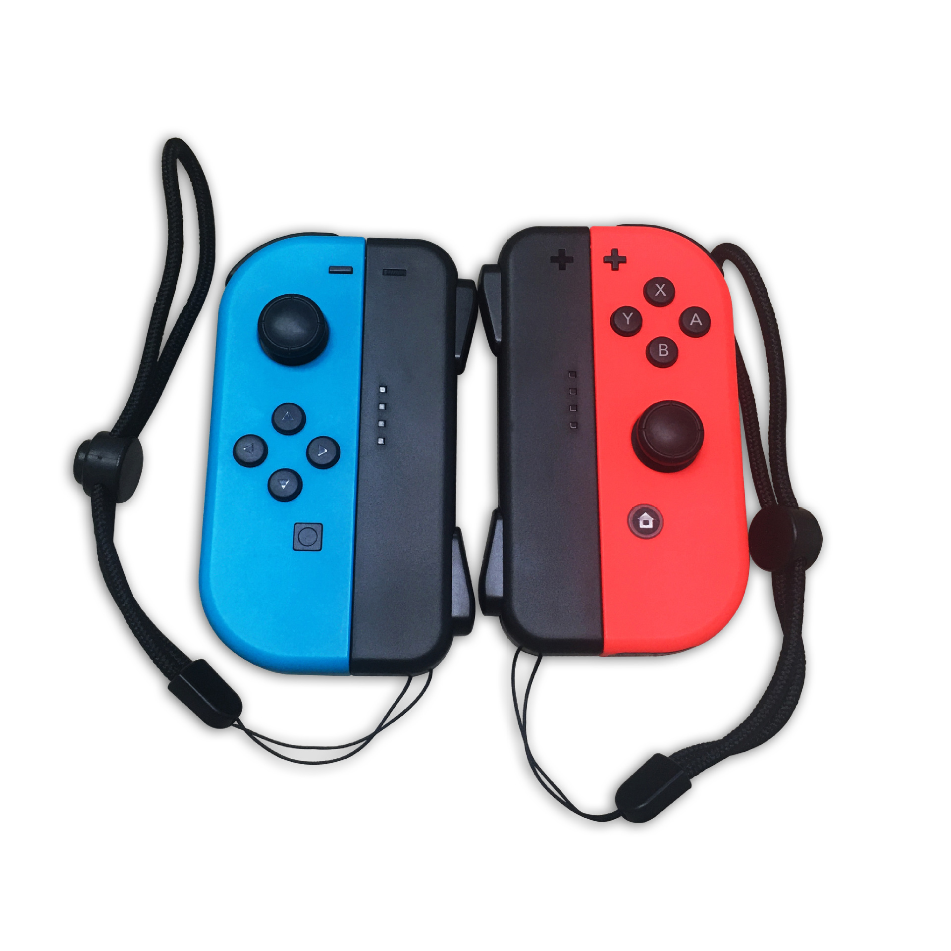 Zwei Controller, einer blau und einer rot, jeweils mit Schlaufen. Sie sind für eine Spielkonsole.