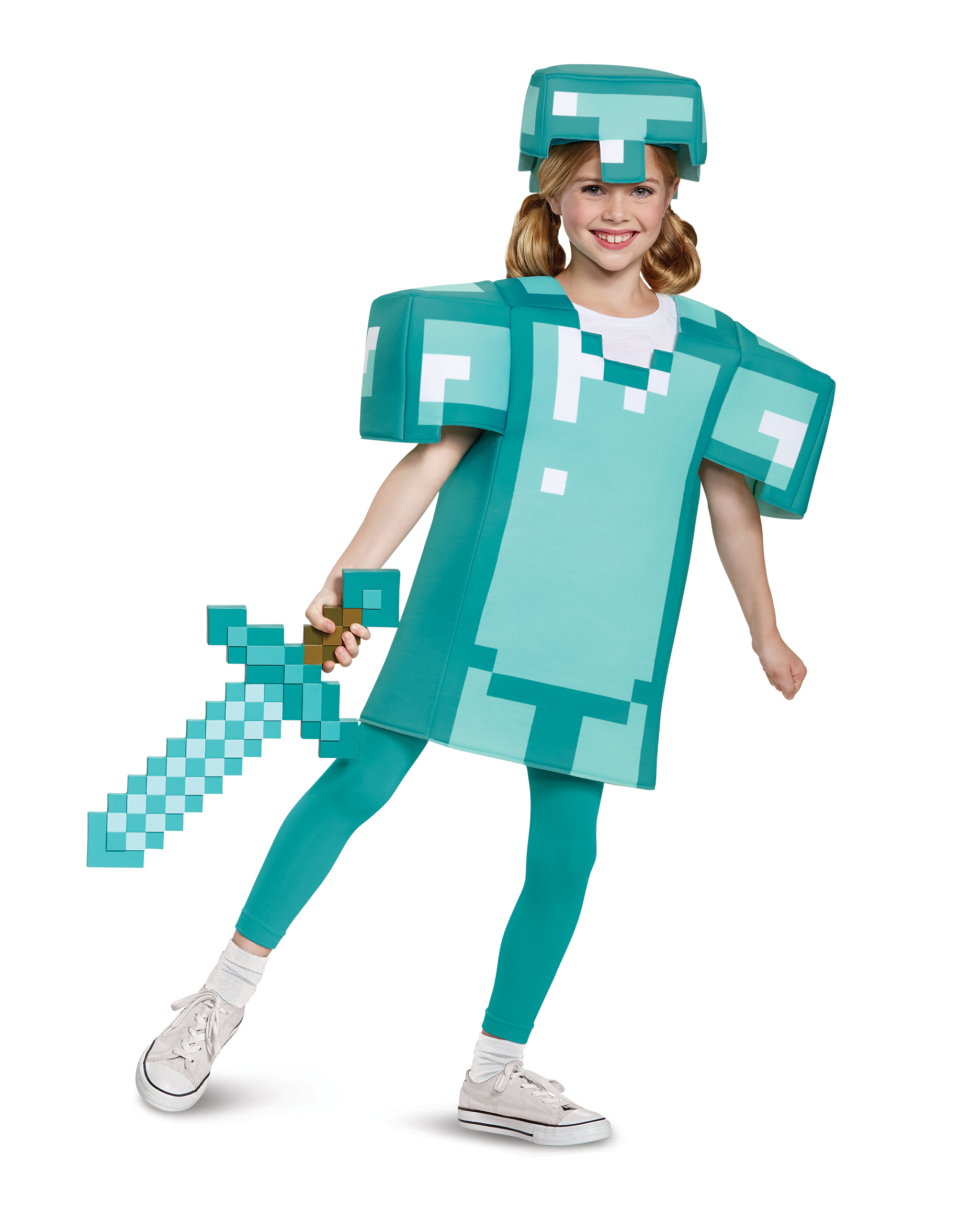 Un bambino che indossa un costume di Minecraft con una spada e un elmo.