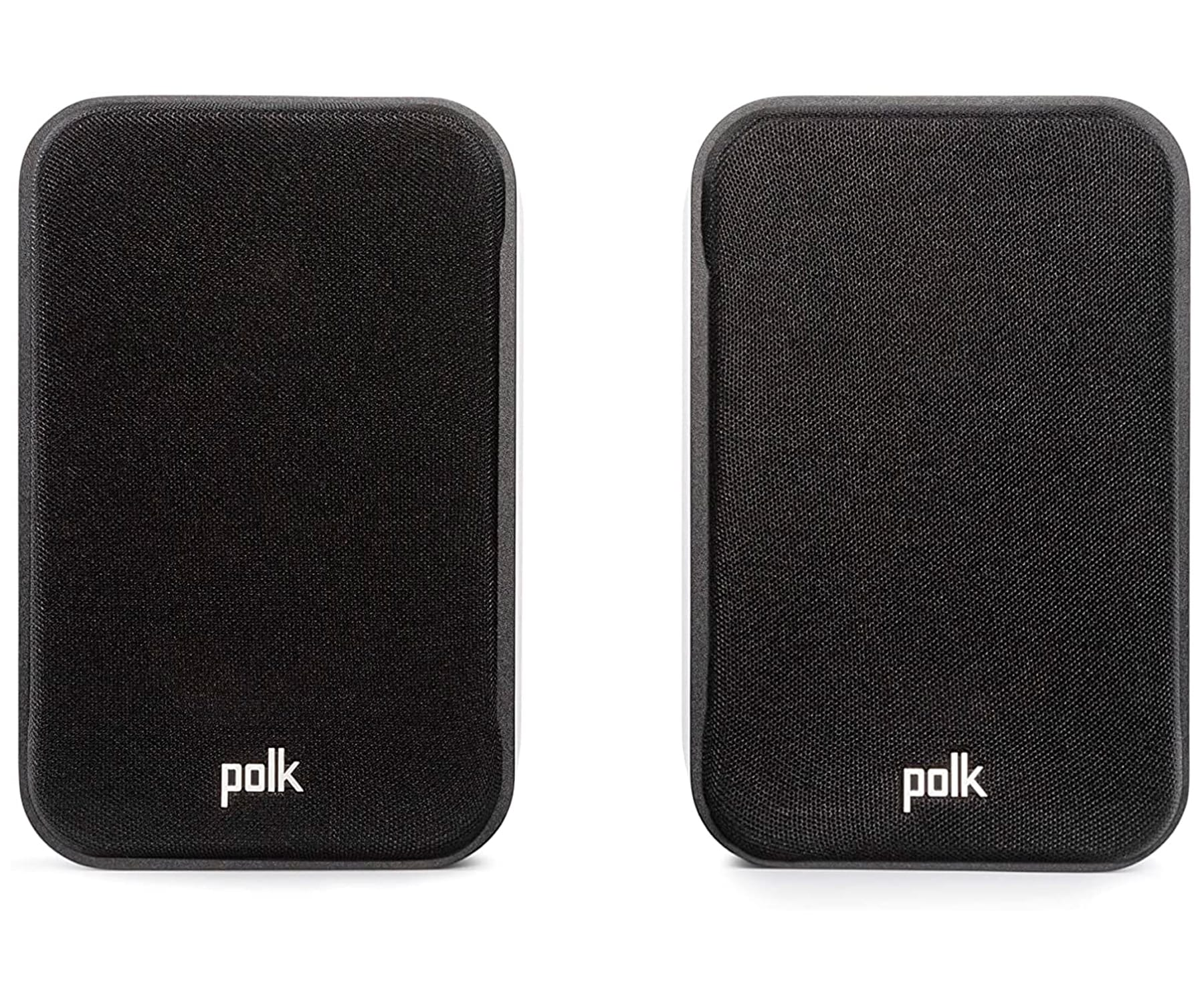 Zwei schwarze Polk-Lautsprecher. Das Polk-Logo ist auf jedem Lautsprecher sichtbar.