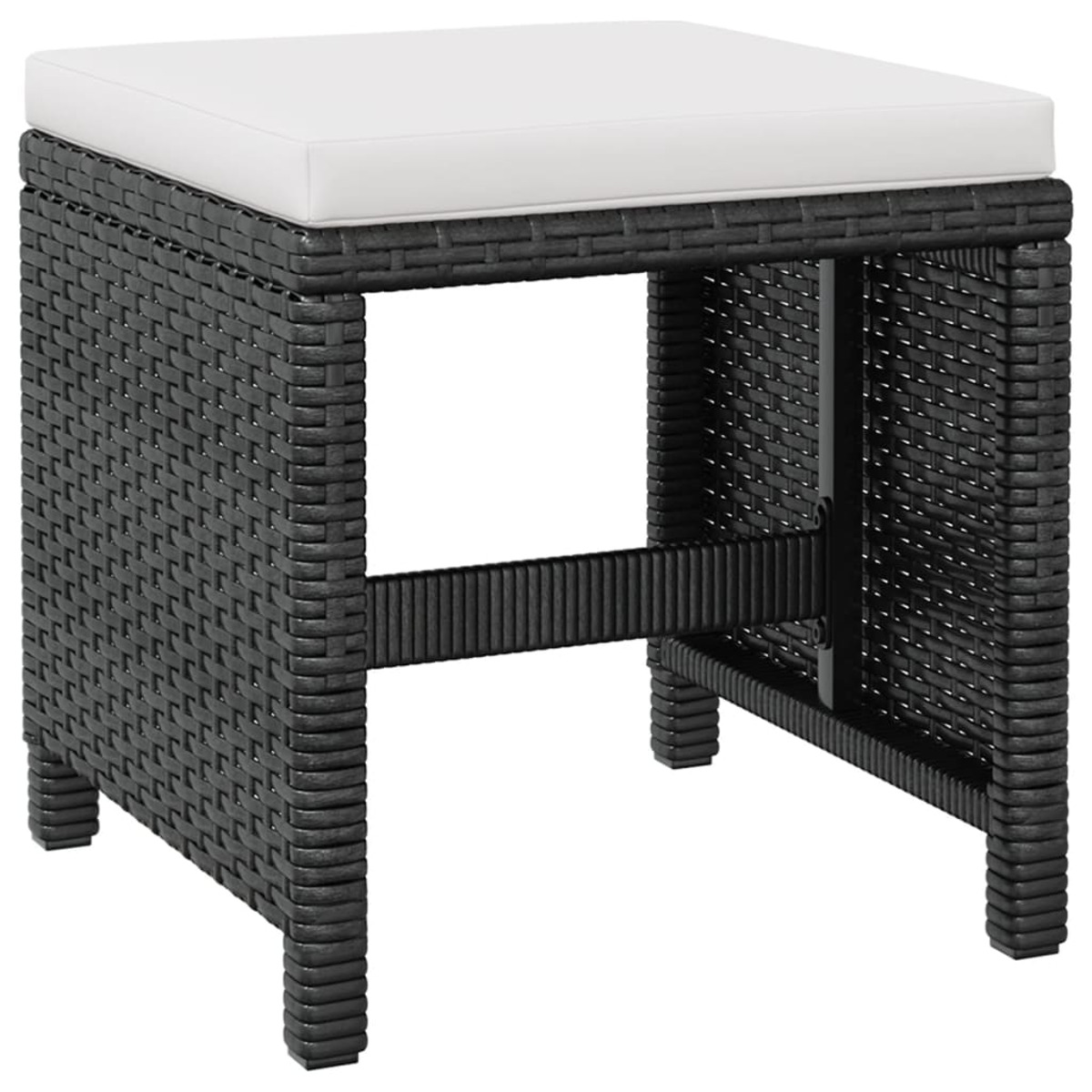 Ein schwarzer quadratischer Hocker mit weißem Kissen. Der Hocker besteht aus gewebtem Material.
